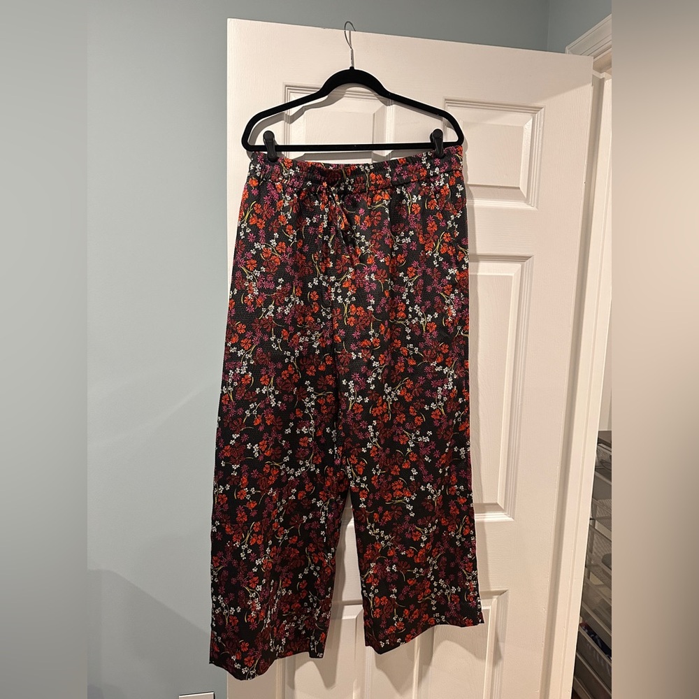 Draper James straight leg flowy floral pants